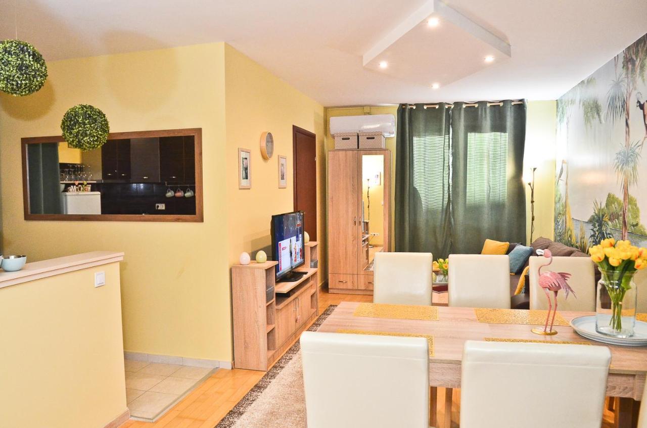 Happy Apartman Hajduszoboszlo Exterior photo